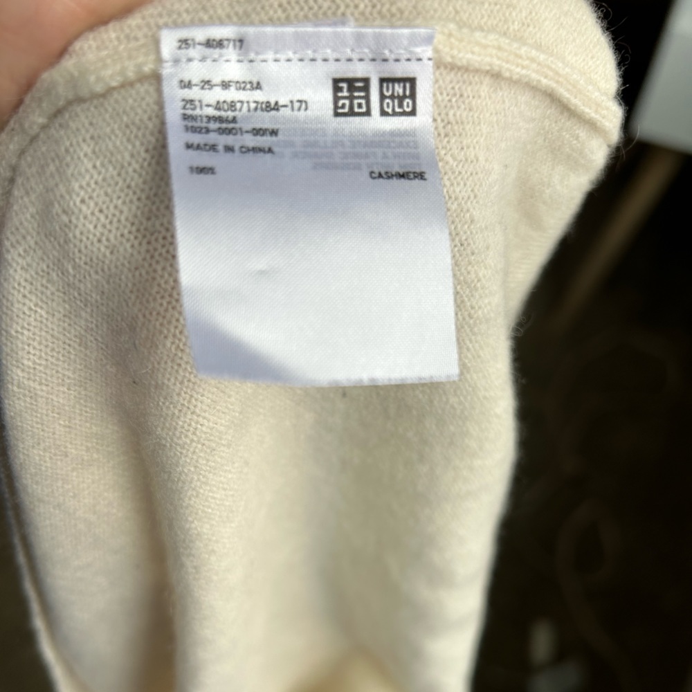 Uniqlo Cashmere Sweater - Picture 3 of 5